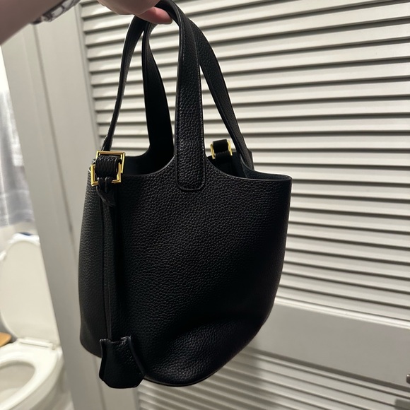 Handbags - Elegant Black Leather Tote Bag